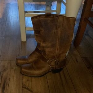 FRYE AND CO. Brown Heeled Boots with Western Charm